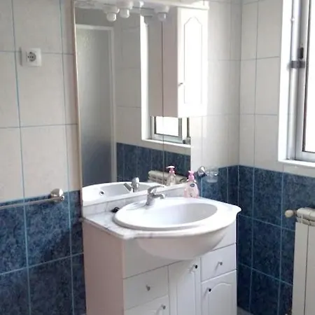 House With 2 Bedrooms In With Furnished Terrace 25 Km From The Beach * Anadia