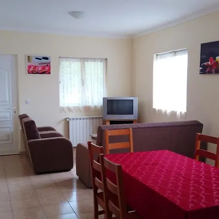 House With 2 Bedrooms In With Furnished Terrace 25 Km From The Beach Σπίτι διακοπών *